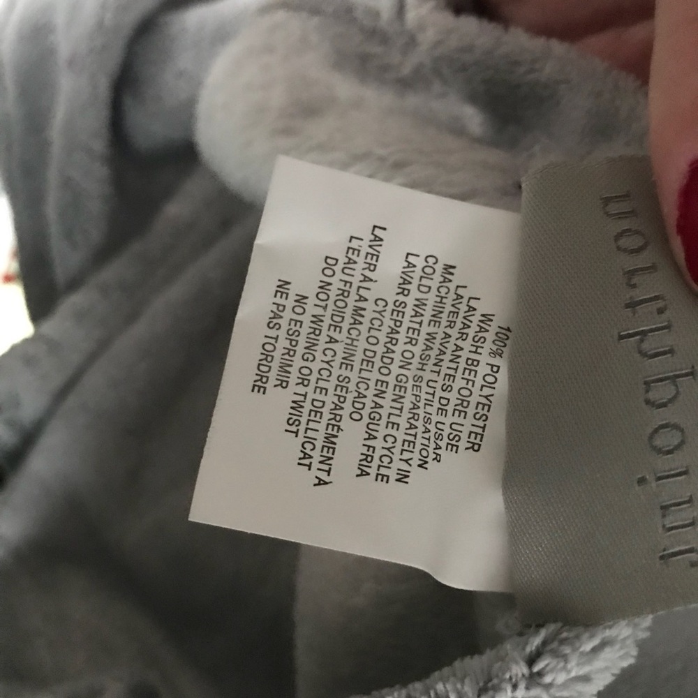 Brand new fluffy blanket - Picture 3 of 3